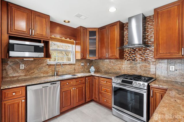 12 Hopkins Court, Plainsboro, NJ 08536