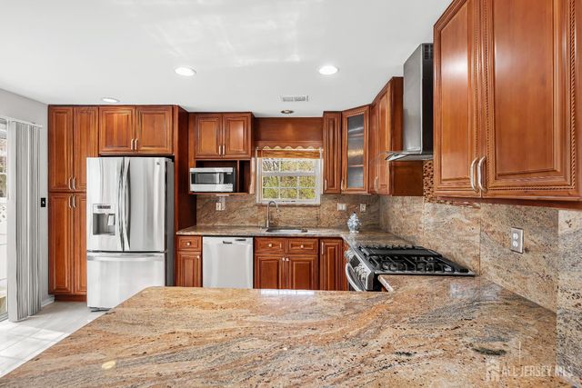 12 Hopkins Court, Plainsboro, NJ 08536