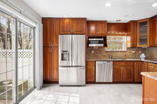 12 Hopkins Court, Plainsboro, NJ 08536