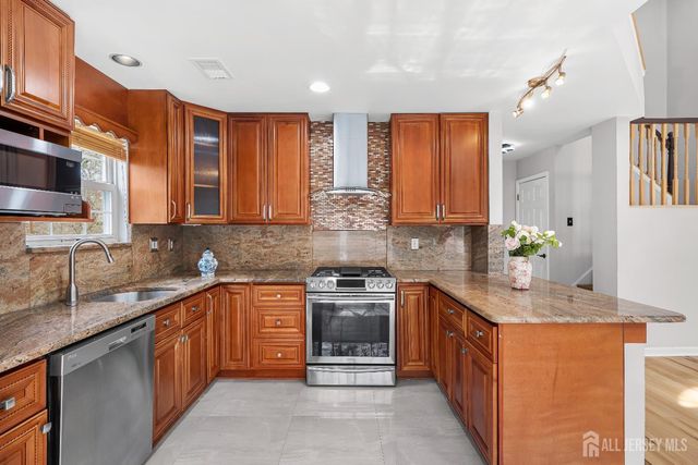 12 Hopkins Court, Plainsboro, NJ 08536