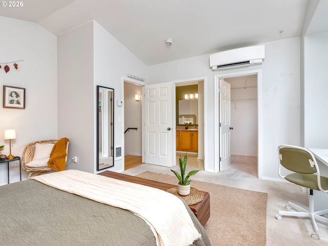 2650 Ne 6TH Pl, Portland, OR 97212
