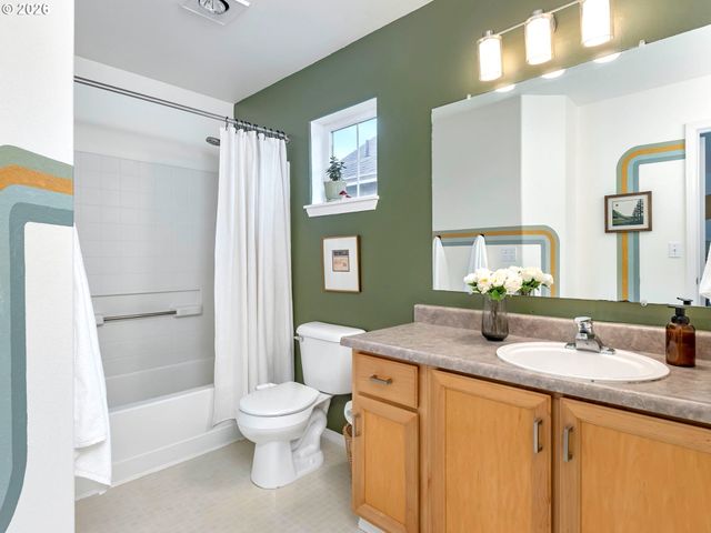 2650 Ne 6TH Pl, Portland, OR 97212