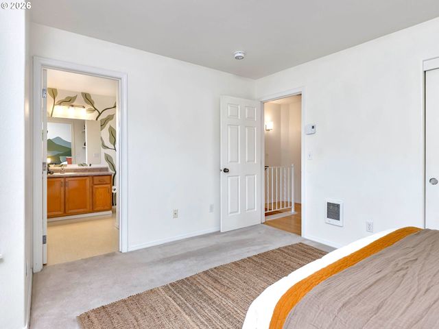 2650 Ne 6TH Pl, Portland, OR 97212