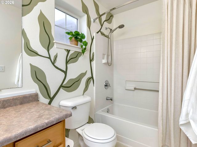 2650 Ne 6TH Pl, Portland, OR 97212