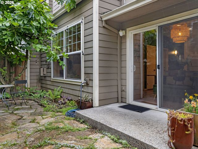 2650 Ne 6TH Pl, Portland, OR 97212