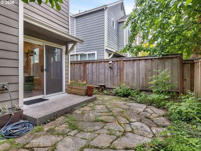2650 Ne 6TH Pl, Portland, OR 97212