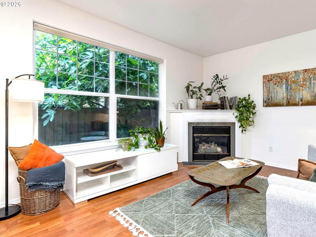 2650 Ne 6TH Pl, Portland, OR 97212