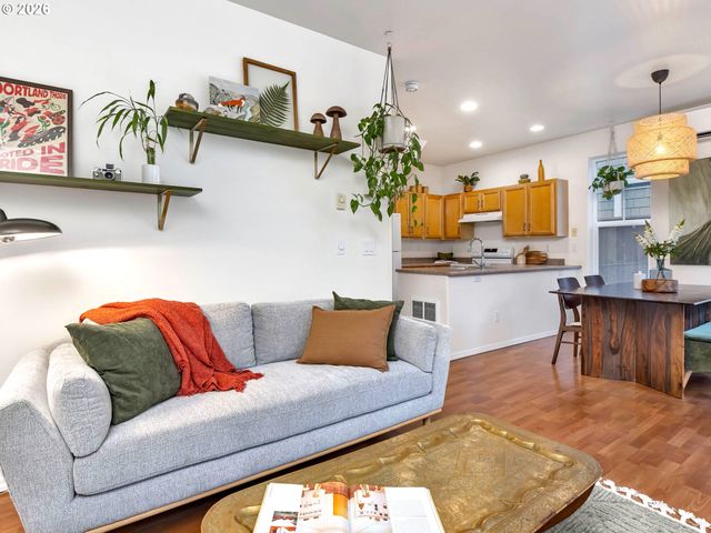 2650 Ne 6TH Pl, Portland, OR 97212