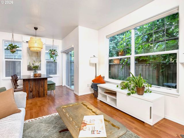2650 Ne 6TH Pl, Portland, OR 97212