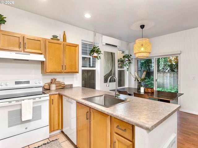 2650 Ne 6TH Pl, Portland, OR 97212
