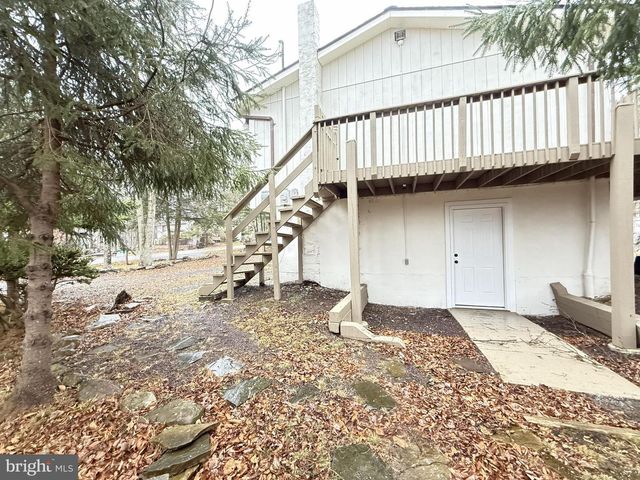 8066 RED SQUIRREL DR, Tobyhanna, PA 18466
