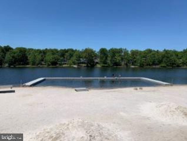 8066 RED SQUIRREL DR, Tobyhanna, PA 18466