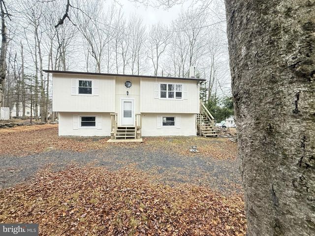 8066 RED SQUIRREL DR, Tobyhanna, PA 18466