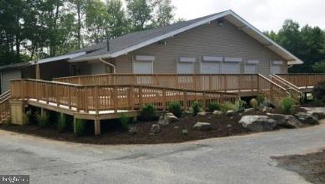 8066 RED SQUIRREL DR, Tobyhanna, PA 18466