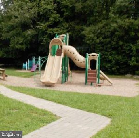 8066 RED SQUIRREL DR, Tobyhanna, PA 18466