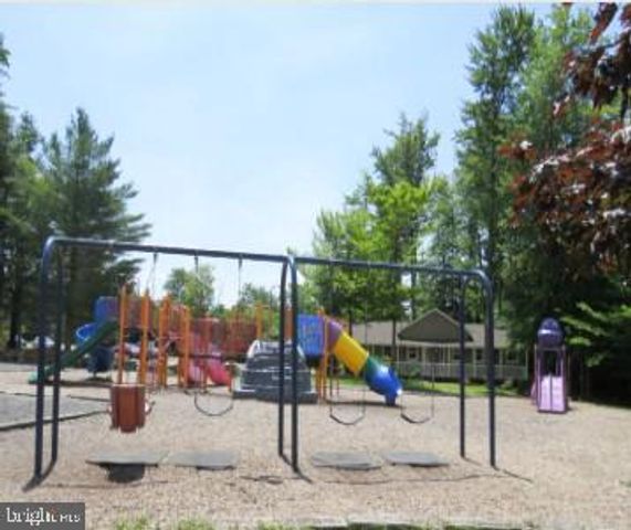 8066 RED SQUIRREL DR, Tobyhanna, PA 18466