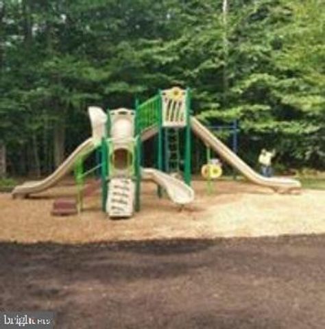 8066 RED SQUIRREL DR, Tobyhanna, PA 18466