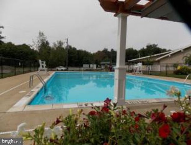 8066 RED SQUIRREL DR, Tobyhanna, PA 18466