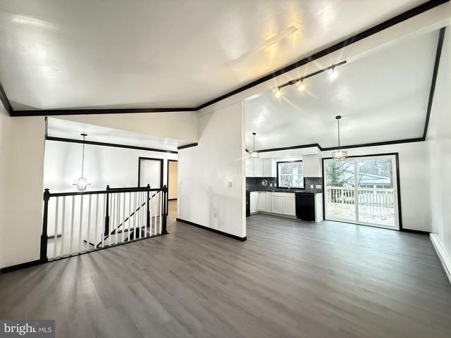 8066 RED SQUIRREL DR, Tobyhanna, PA 18466