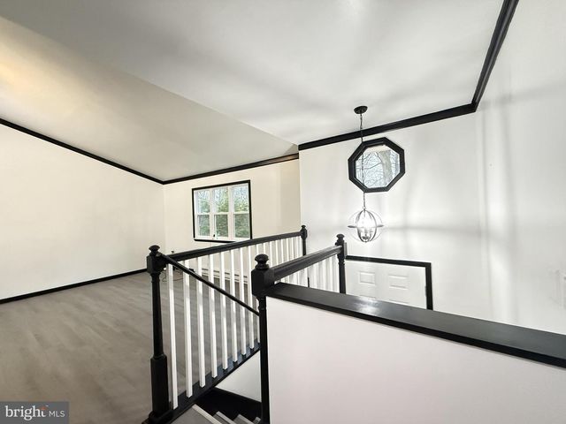 8066 RED SQUIRREL DR, Tobyhanna, PA 18466