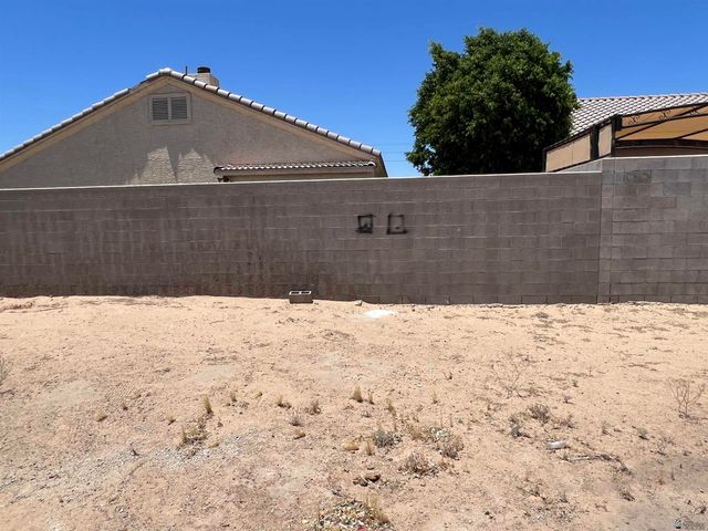2084 E Black St, San Luis, AZ 85336