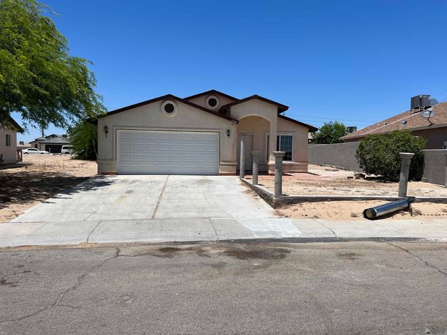2084 E Black St, San Luis, AZ 85336