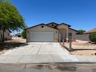 2084 E Black St, San Luis, AZ 85336