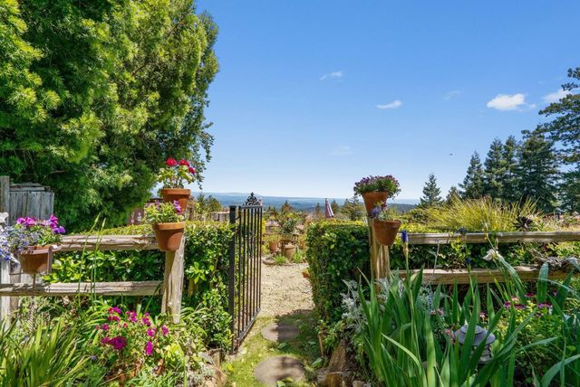 200 McAmant Drive, Santa Cruz, CA 95060
