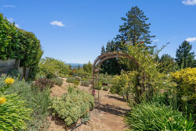 200 McAmant Drive, Santa Cruz, CA 95060