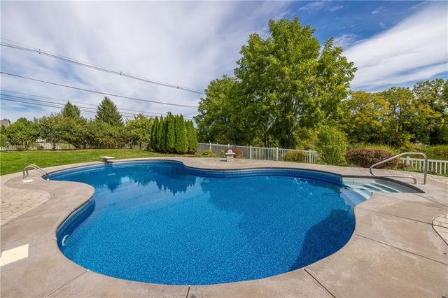 2 Hamilton Road, Perinton, NY 14450