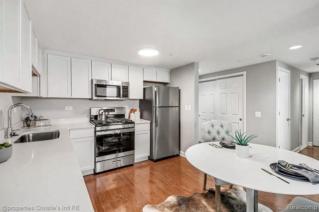 3320 Spinnaker Lane 14B, Detroit, MI 48207