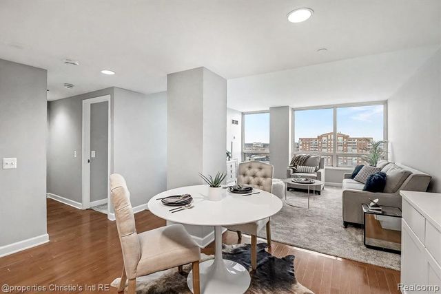 3320 Spinnaker Lane 14B, Detroit, MI 48207