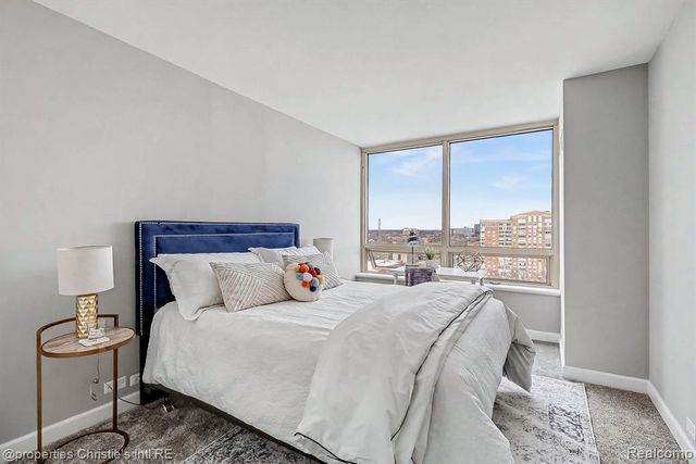 3320 Spinnaker Lane 14B, Detroit, MI 48207