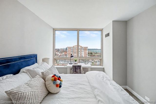 3320 Spinnaker Lane 14B, Detroit, MI 48207