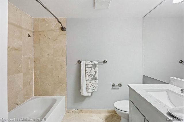 3320 Spinnaker Lane 14B, Detroit, MI 48207