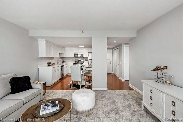 3320 Spinnaker Lane 14B, Detroit, MI 48207