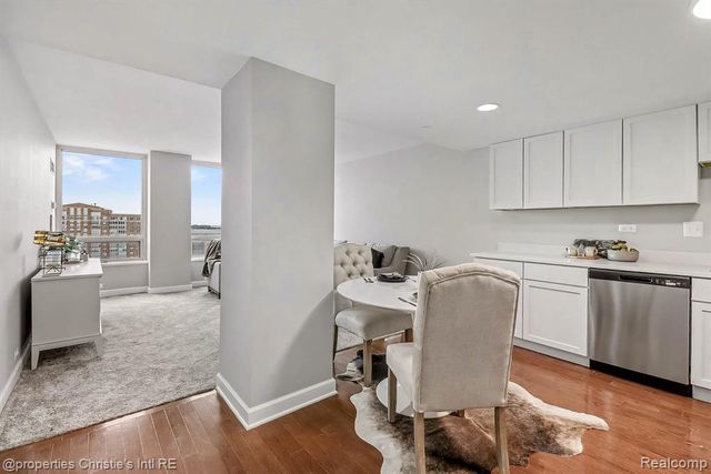 3320 Spinnaker Lane 14B, Detroit, MI 48207