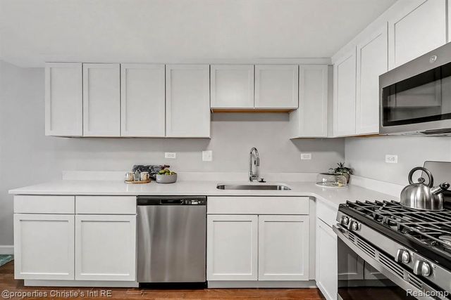 3320 Spinnaker Lane 14B, Detroit, MI 48207