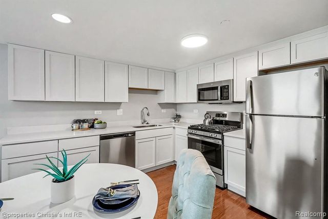 3320 Spinnaker Lane 14B, Detroit, MI 48207