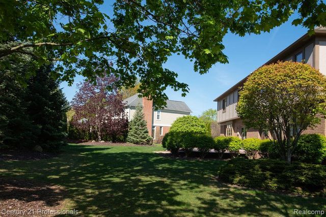 54554 E Whitby Way, Shelby Twp, MI 48316