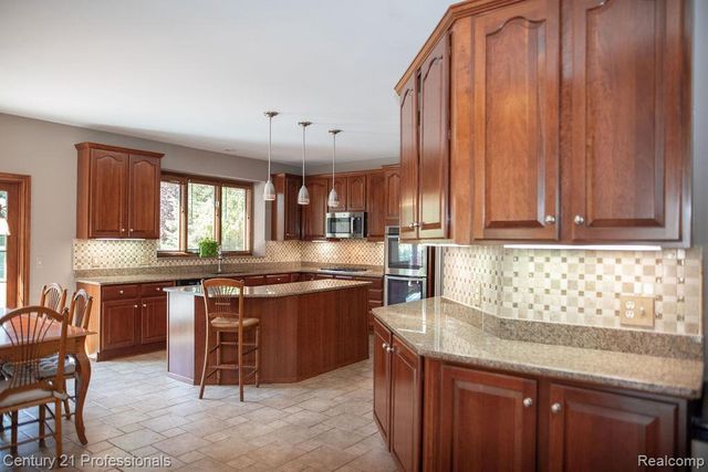 54554 E Whitby Way, Shelby Twp, MI 48316