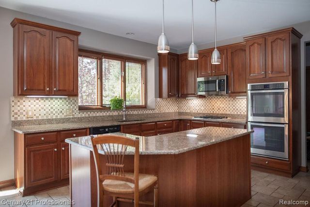 54554 E Whitby Way, Shelby Twp, MI 48316