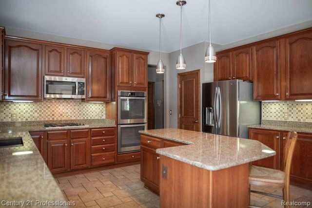 54554 E Whitby Way, Shelby Twp, MI 48316