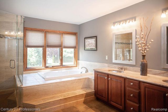 54554 E Whitby Way, Shelby Twp, MI 48316