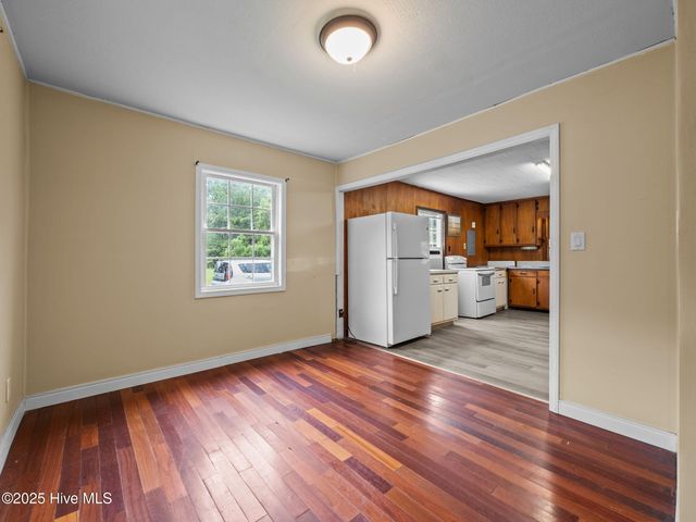 195 Queens Creek Road, Swansboro, NC 28584