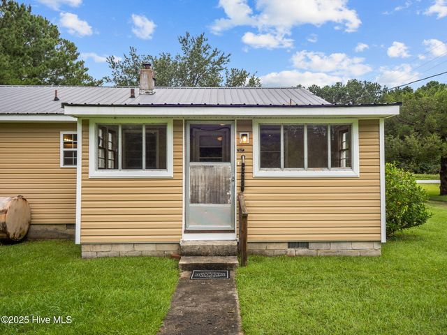 195 Queens Creek Road, Swansboro, NC 28584