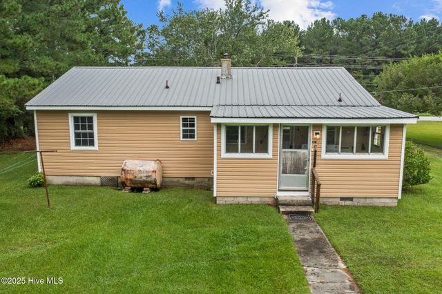 195 Queens Creek Road, Swansboro, NC 28584