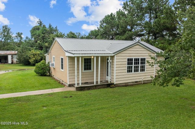 195 Queens Creek Road, Swansboro, NC 28584