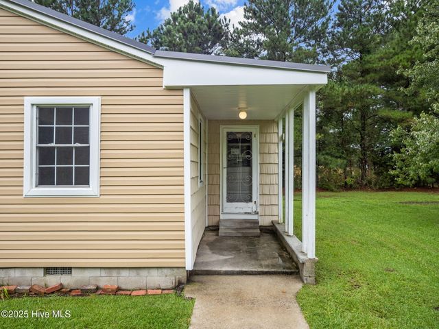 195 Queens Creek Road, Swansboro, NC 28584