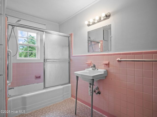 195 Queens Creek Road, Swansboro, NC 28584